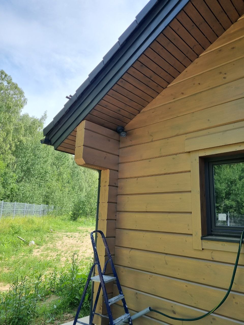 Деревянный дом — монтаж на горючую поверхность